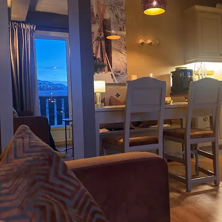 Apartmán 2 Med Nydelig Utsikt Og Hotell-folelse *